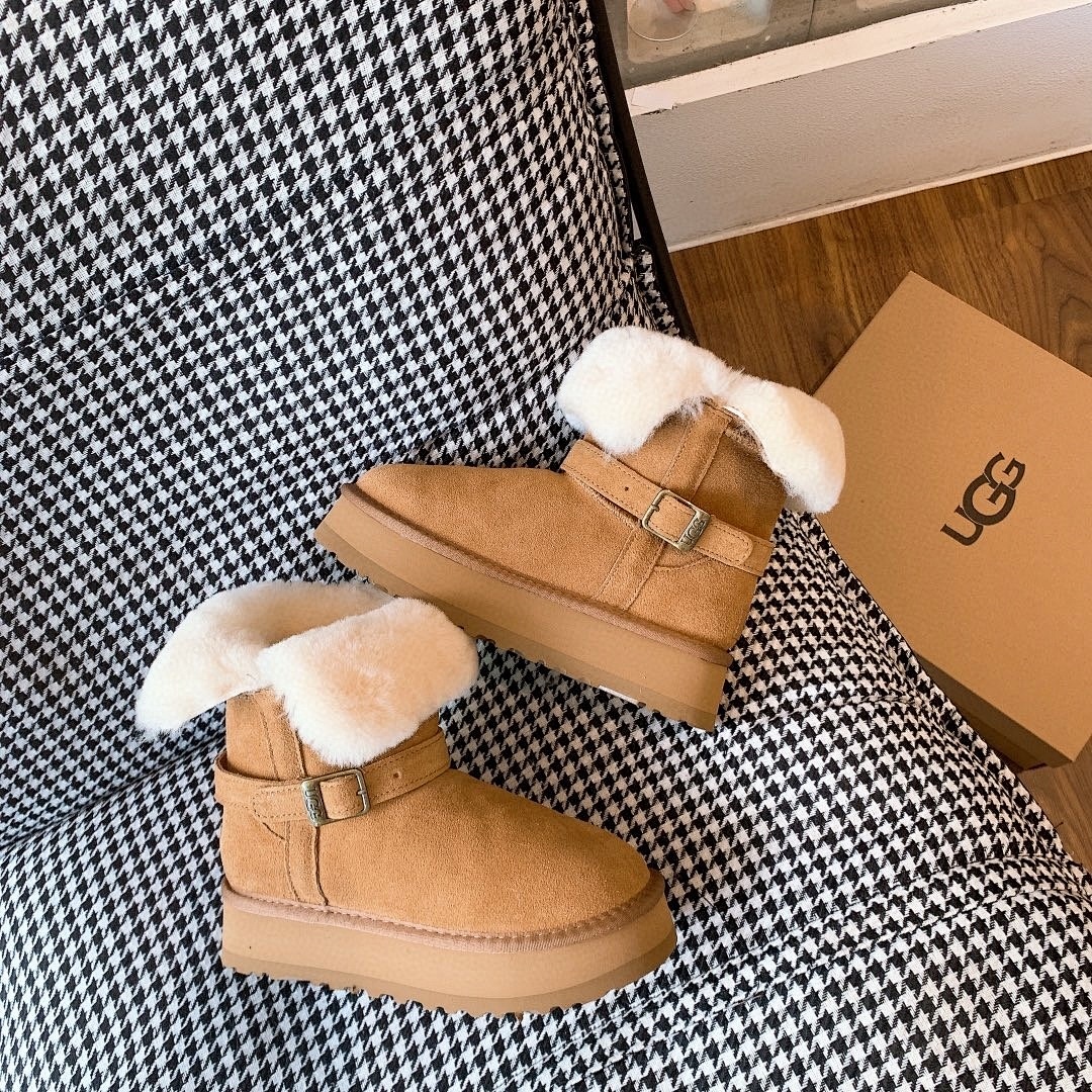 UGG Classic Platform Buckle Mini Boots · M43G — תמונה 10