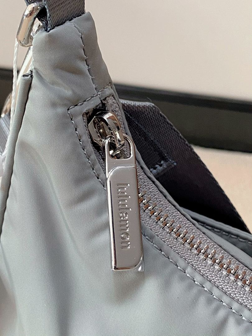 Lululemon City Essentials Small Shoulder Bag · ACC3 — תמונה 14
