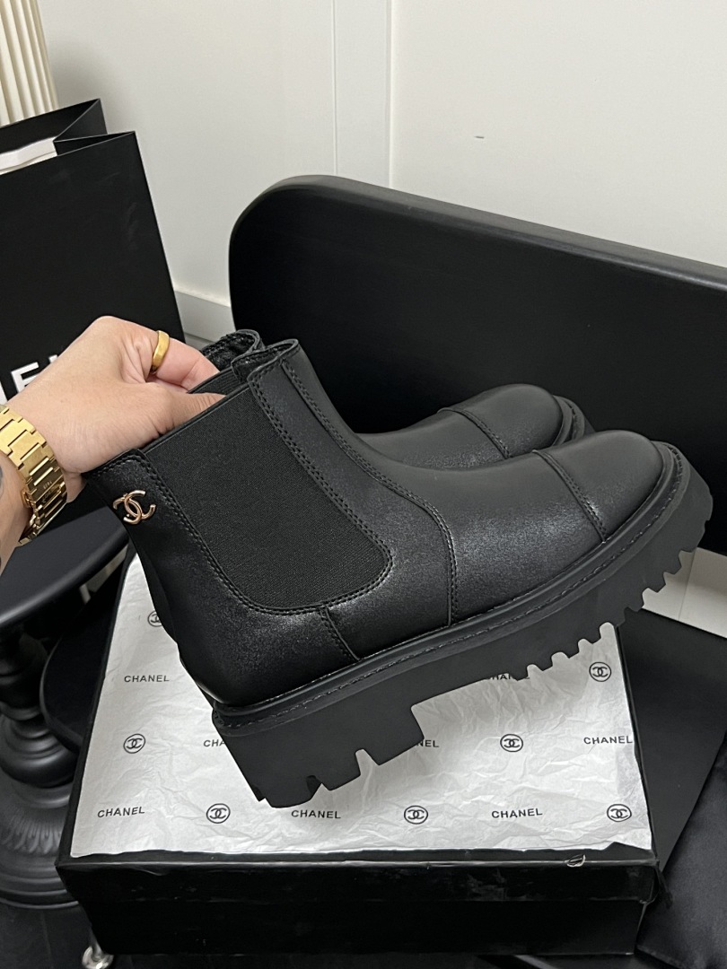 Chanel Cap Toe CC Short Boots · YC02 — תמונה 5