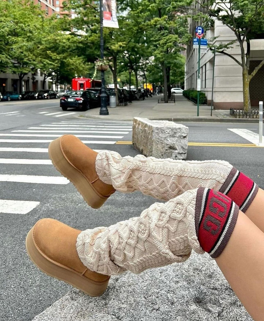 UGG Classic Sweater Letter Boot · Y82G — תמונה 8