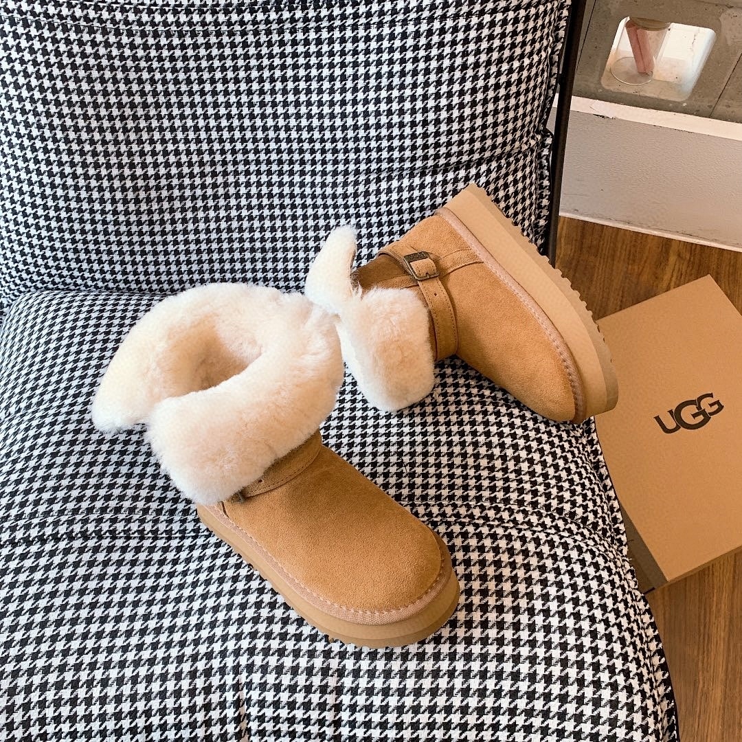 UGG Classic Platform Buckle Mini Boots · M43G — תמונה 8