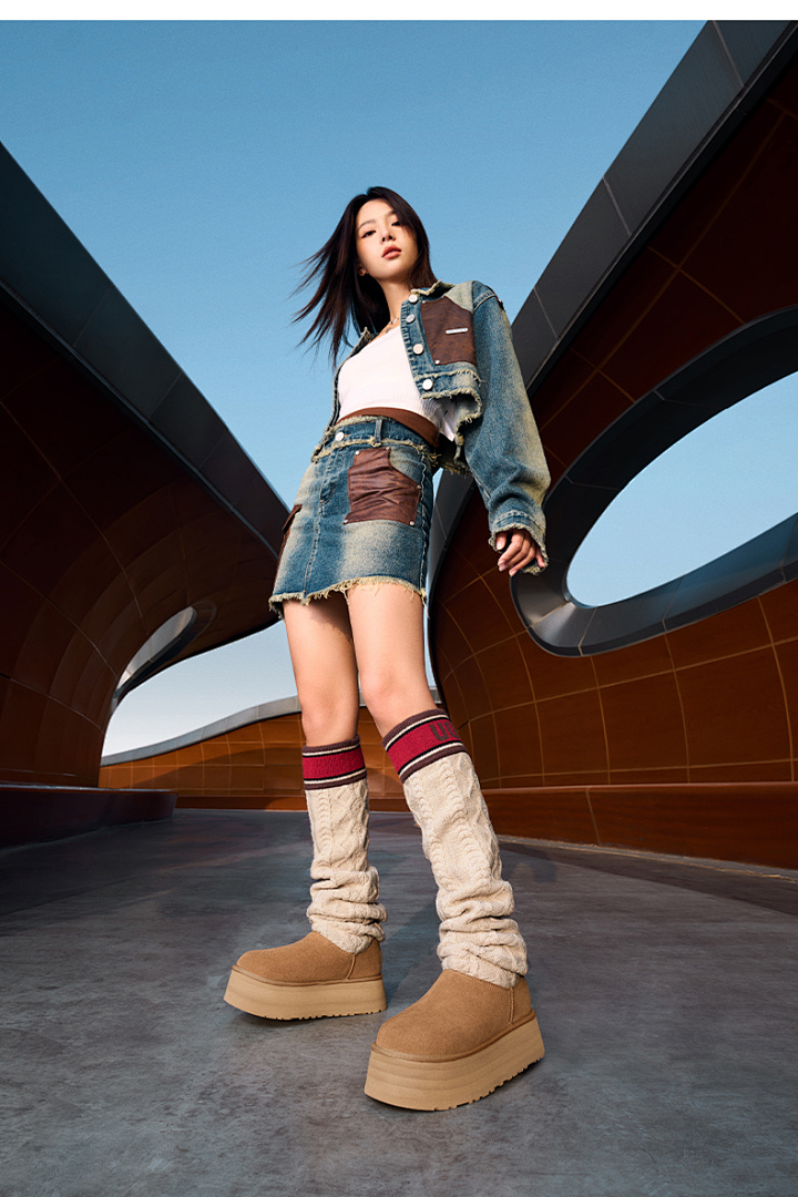 UGG Classic Sweater Letter Boot · Y82G — תמונה 13