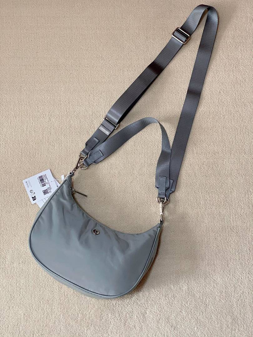 Lululemon City Essentials Small Shoulder Bag · ACC3 — תמונה 11