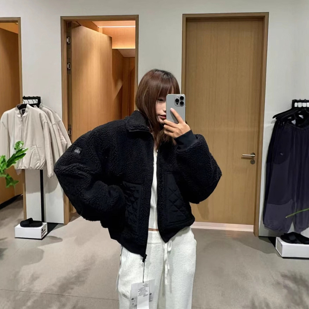 Alo Yoga Sherpa Edge Bomber · GY10 — תמונה 10