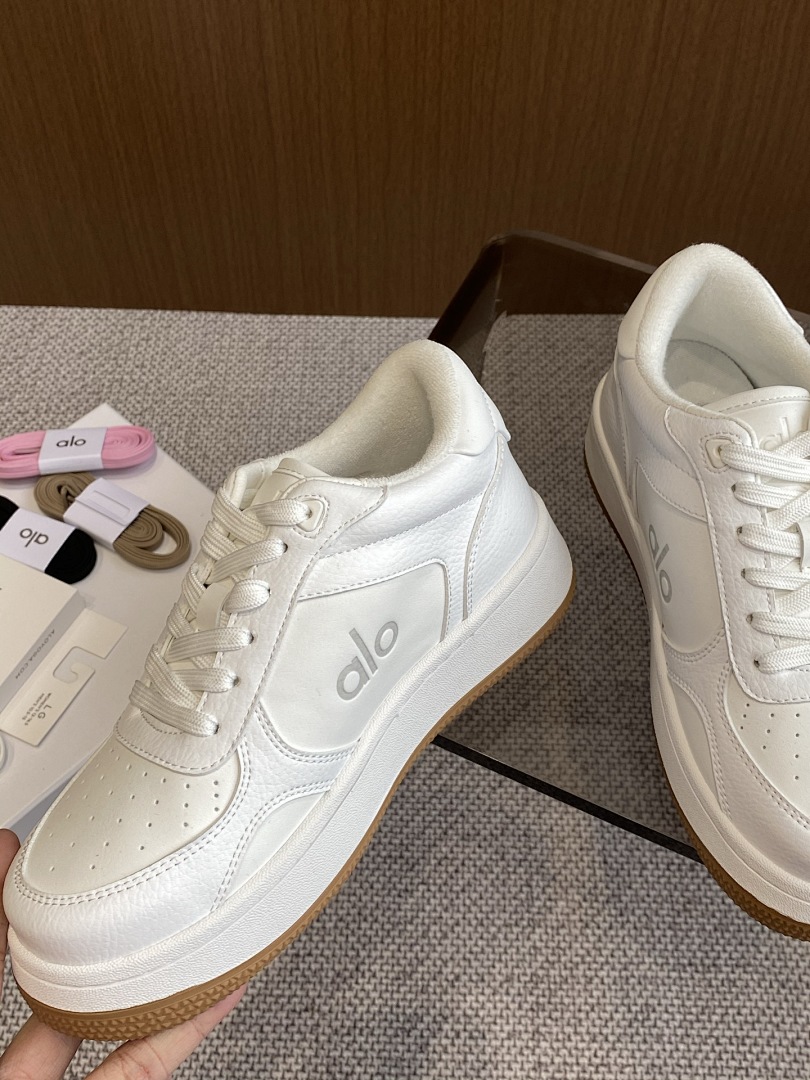 Alo Yoga Recovery Mode Sneaker · QWY — תמונה 9