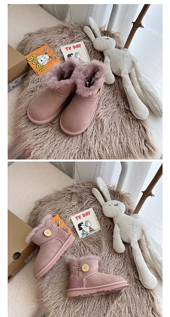 UGG Mini Bailey Button · M7H9 — תמונה 4