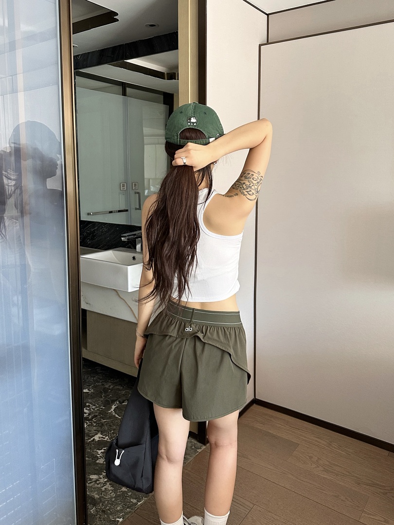 Alo Yoga Match Point Short · A1L — תמונה 18