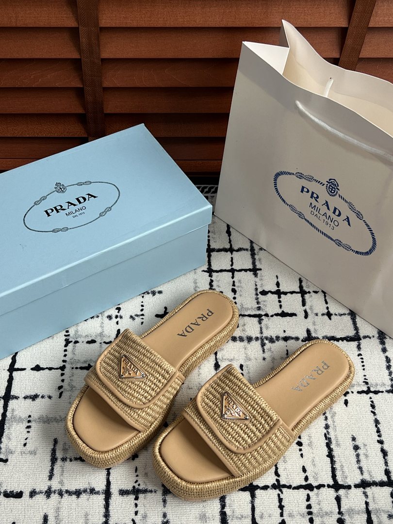 Prada Triangle Logo Slide Sandal · G18P — תמונה 7