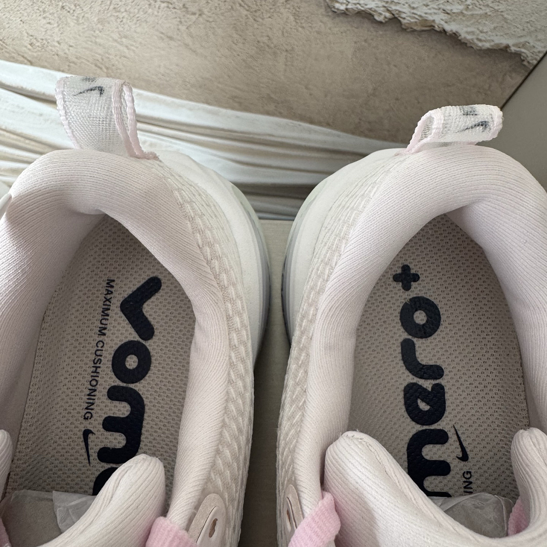 Nike Vomero Plus · YU85K — תמונה 21