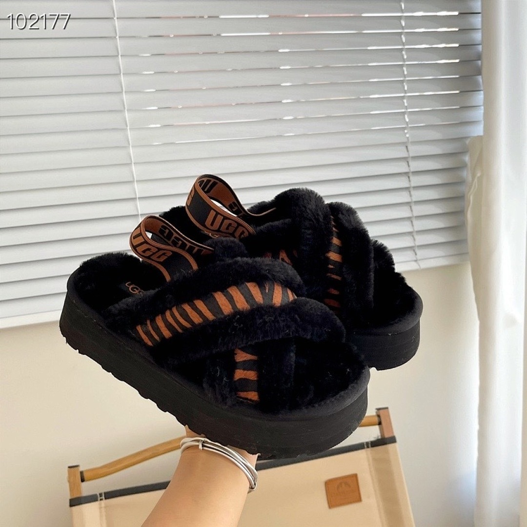 UGG Disco Cross Slide · M78H — תמונה 10