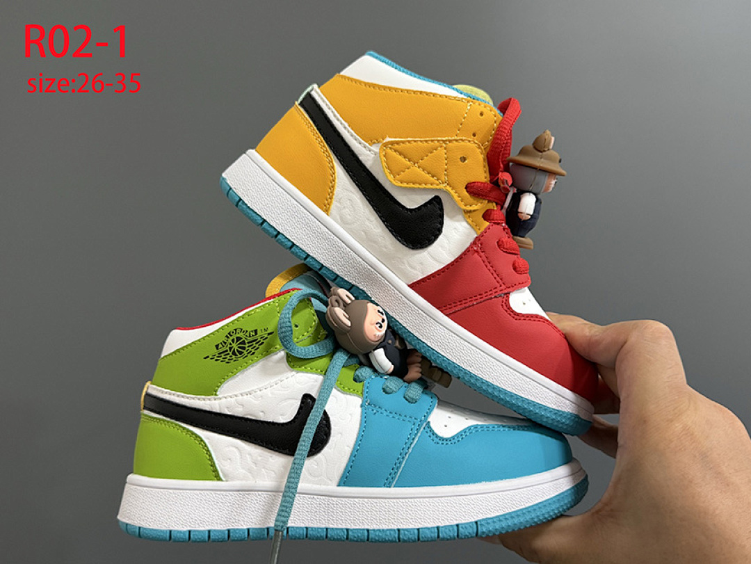 R02 Nike Jordan kids 41$