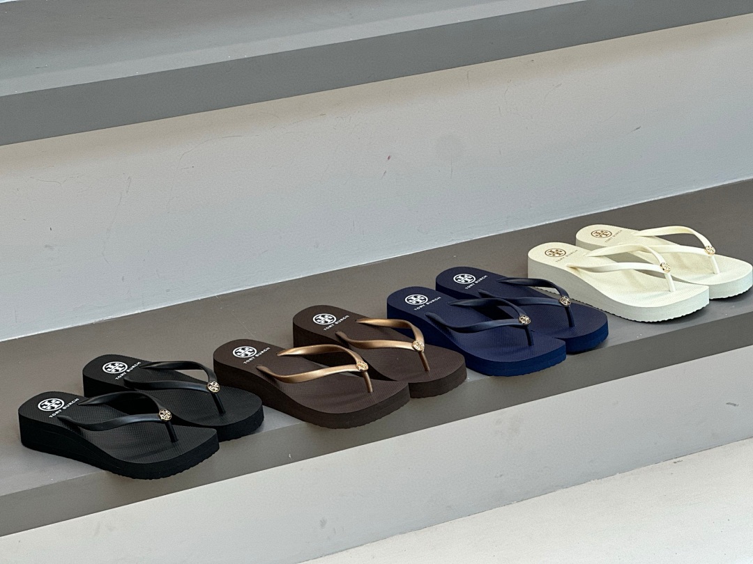 Tory Burch Kira Padded Flip-Flop · BBR5 — תמונה 6