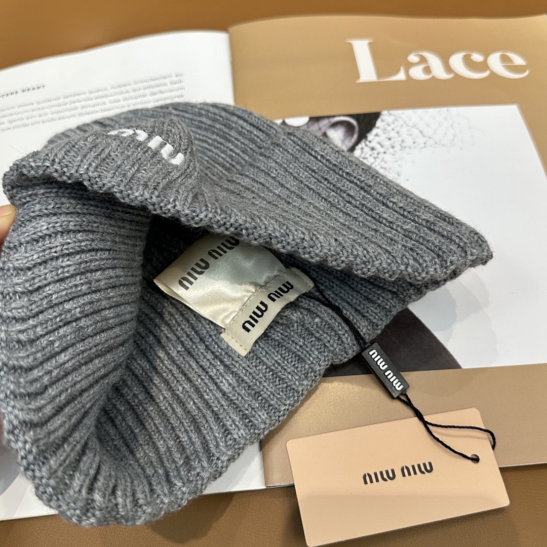 Miu Miu Wool And Cashmere Beanie · JSU8 — תמונה 20
