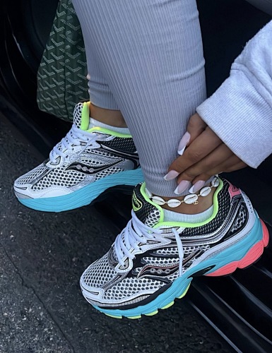 Saucony ProGrid Omni 9 · HH4K