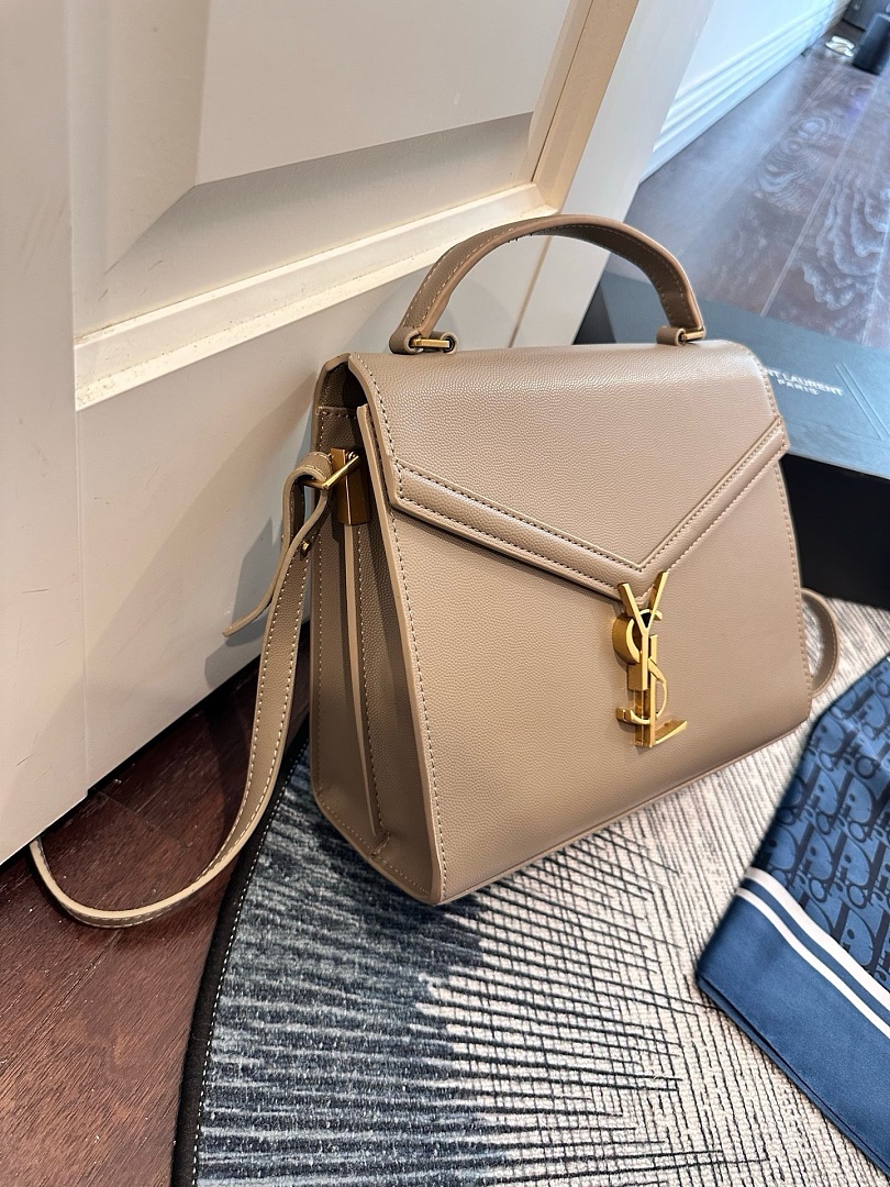Saint Laurent Cassandra Mini Top Handle · 544S — תמונה 15