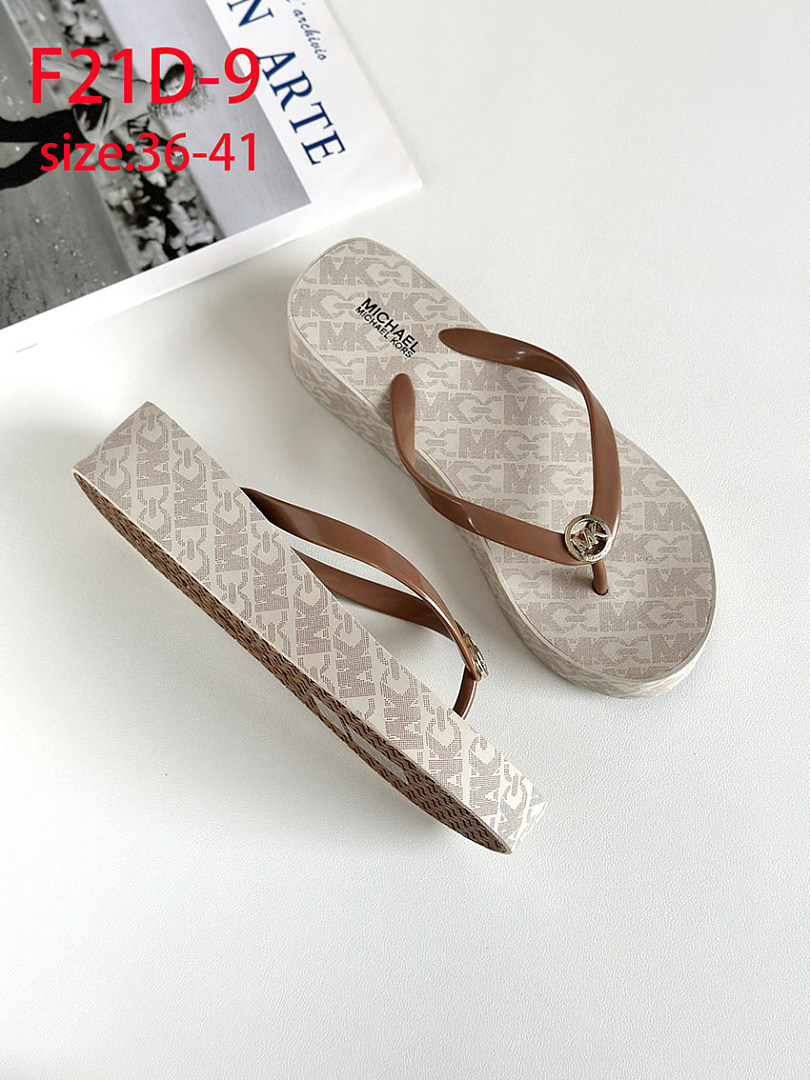 Michael Kors Bedford Signature Logo Flip Flop · F21D — תמונה 11