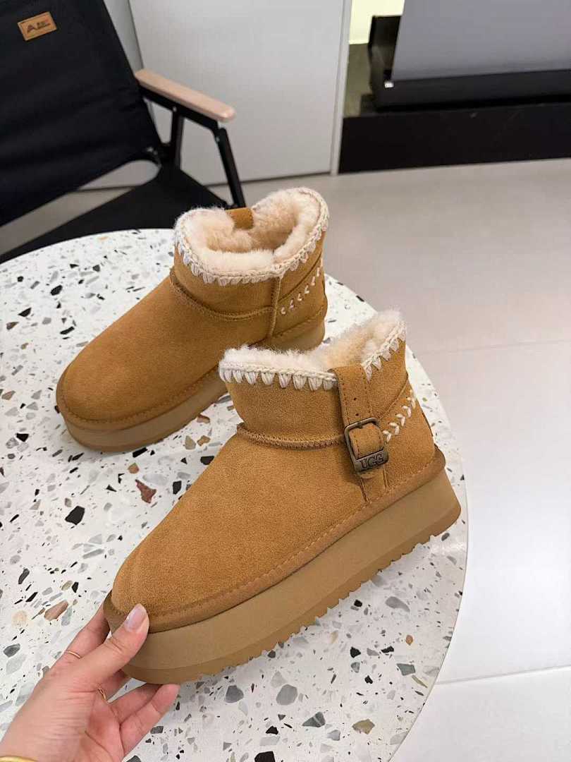 UGG Mini Swifty Buckle Platform · YG22 — תמונה 3