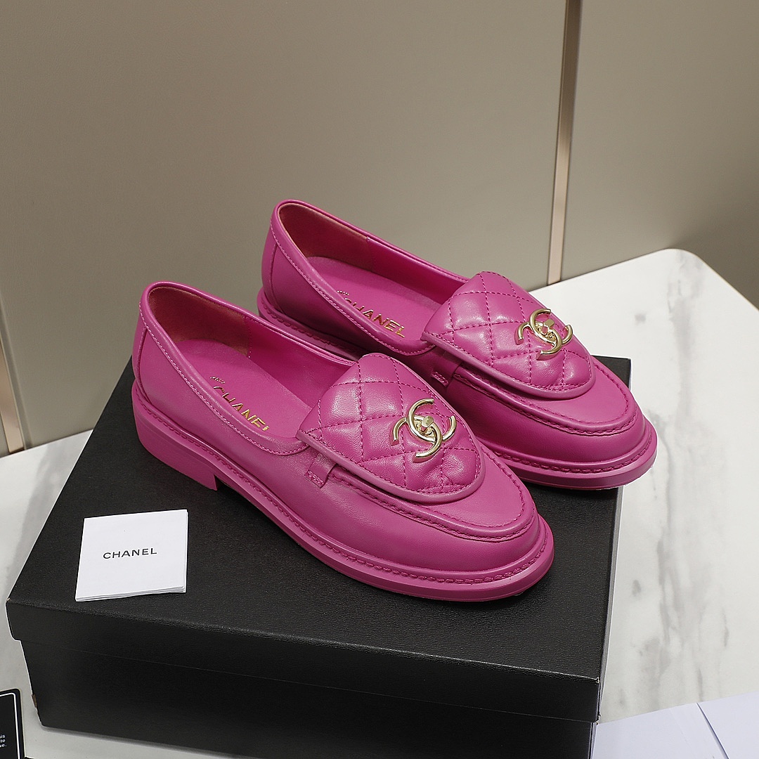 Chanel Quilted CC Turnlock Loafers · J5X9 — תמונה 14