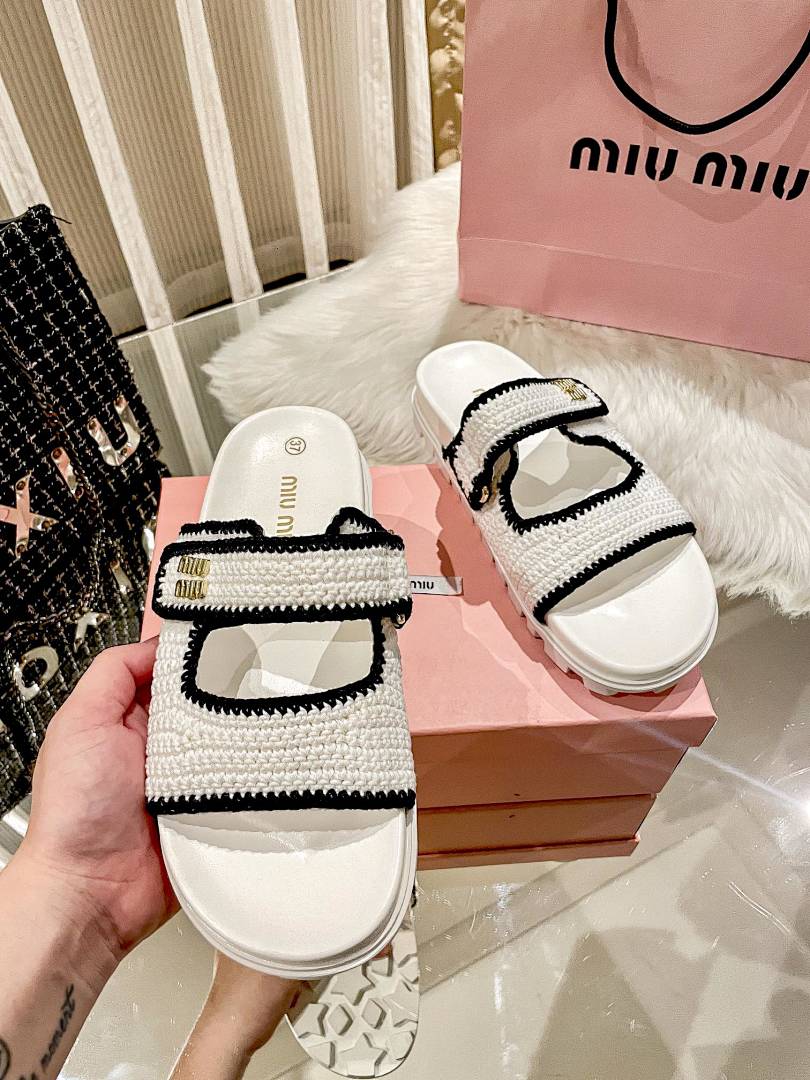 Miu Miu Crochet Slide Sandal · M803 — תמונה 8