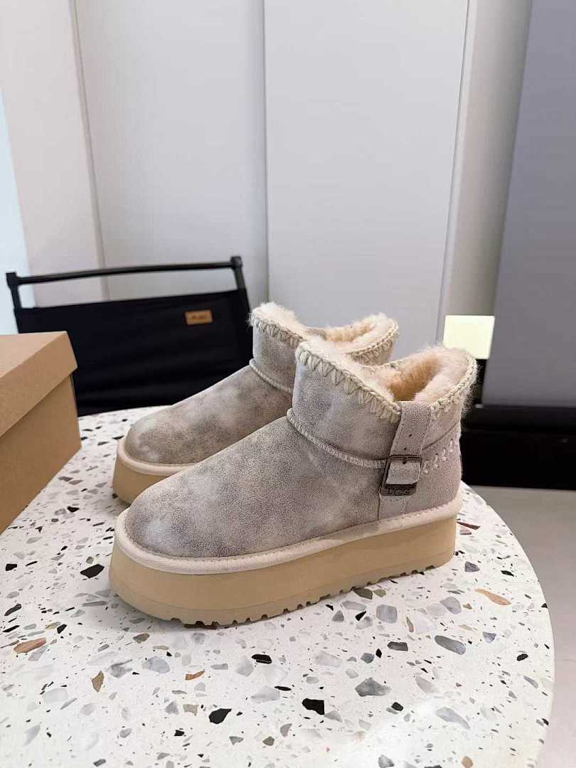 UGG Mini Swifty Buckle Platform · YG22 — תמונה 8