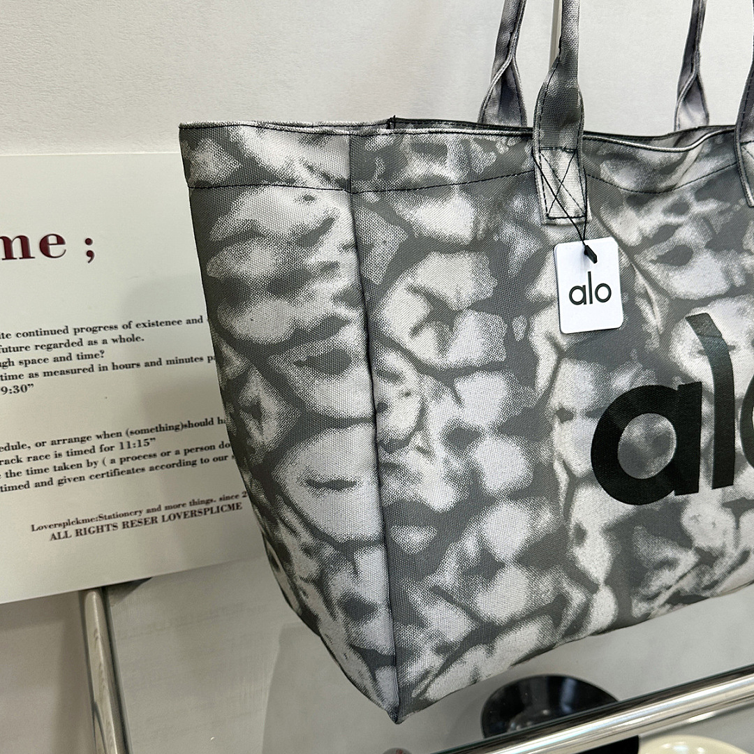 Alo Yoga Tie-Dye Shopper Tote · A1B — תמונה 2