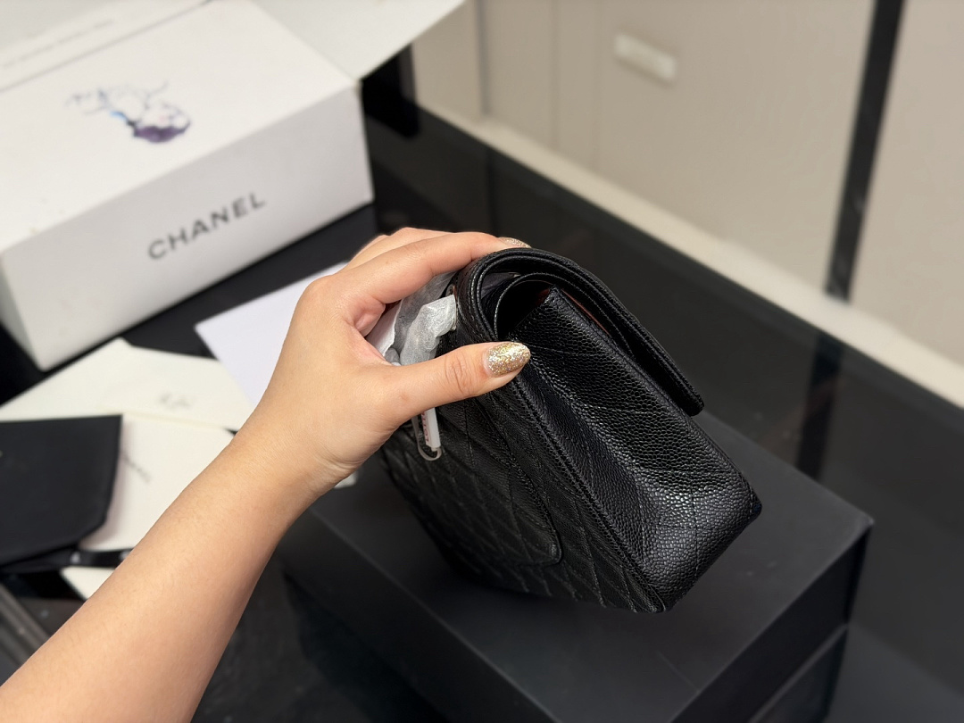 Chanel Classic 11.12 Flap Bag · HG63 — תמונה 13