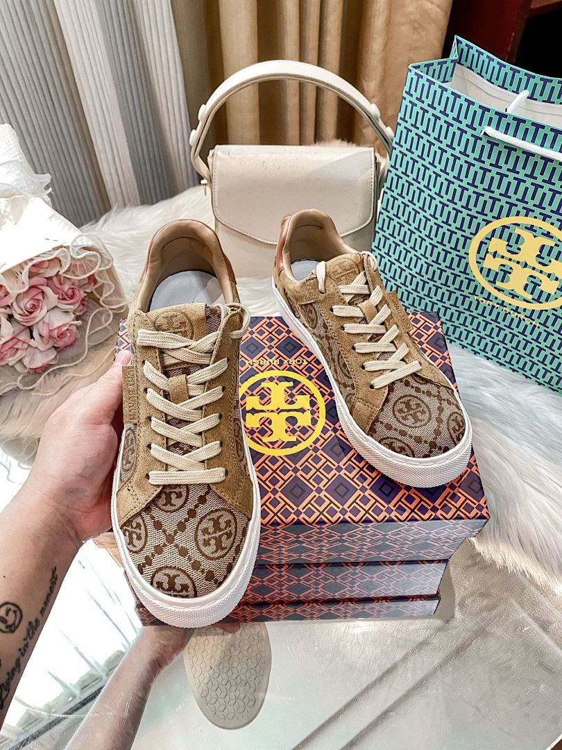 Tory Burch T Monogram Ladybug Sneaker · X2X6 — תמונה 4