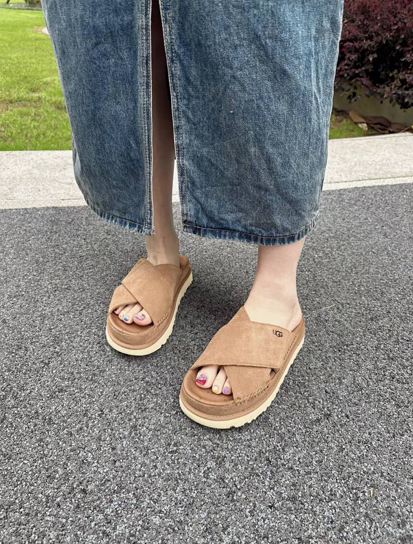 UGG Goldenstar Cross Slide · M6C3 — תמונה 7