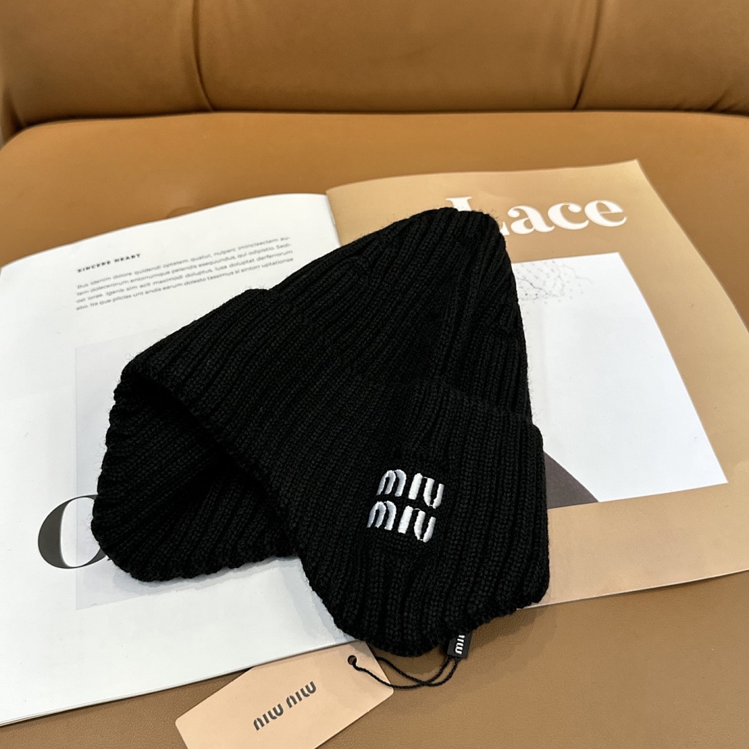 Miu Miu Wool And Cashmere Beanie · JSU8 — תמונה 21