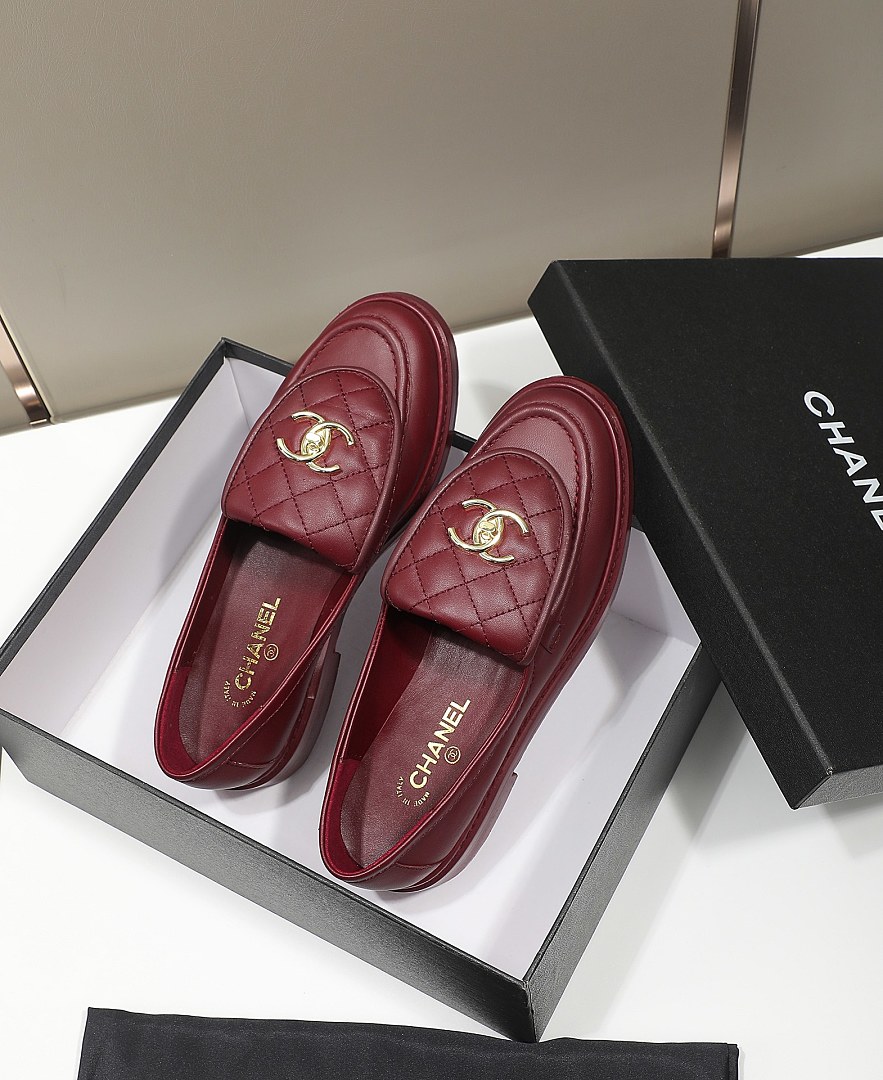Chanel Quilted CC Turnlock Loafers · J5X9 — תמונה 16