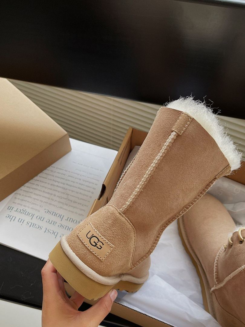 UGG — מגפיים · M7G6 — תמונה 10