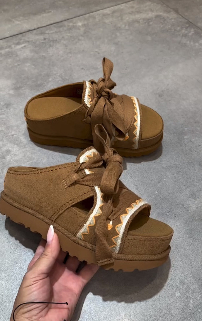 UGG Goldenstar Hi Artistitch · ZH668 — תמונה 5