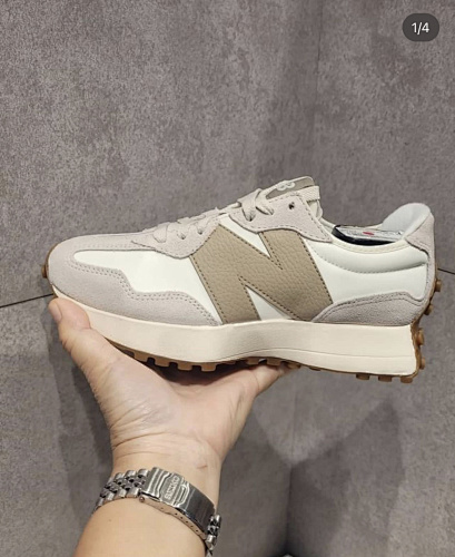 New Balance 327 · M9B9