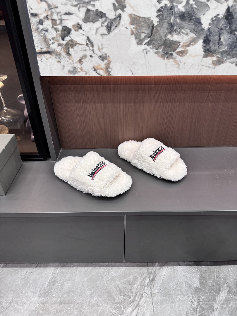 Balenciaga Furry Slide · L36J — תמונה 5