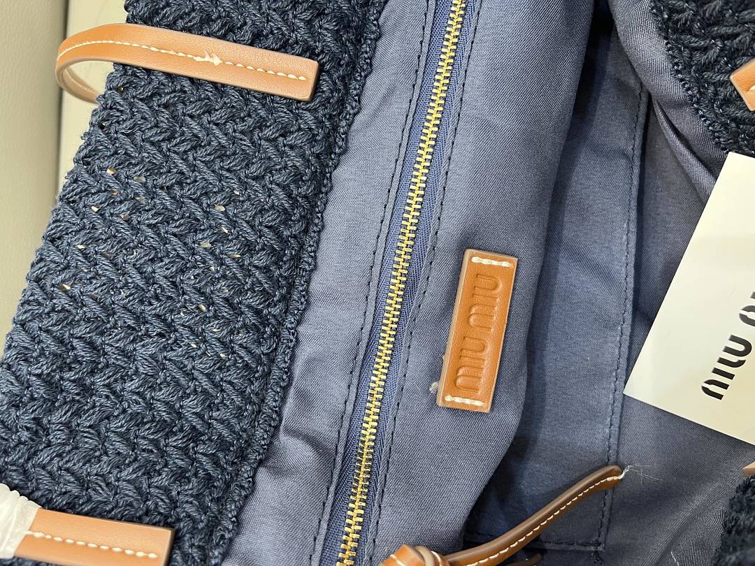 Miu Miu Raffia-Effect Woven Tote Bag · R85B — תמונה 2