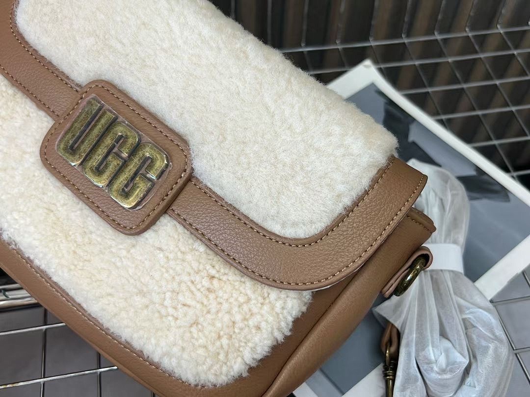 UGG — תיק כתף · Y922U — תמונה 3
