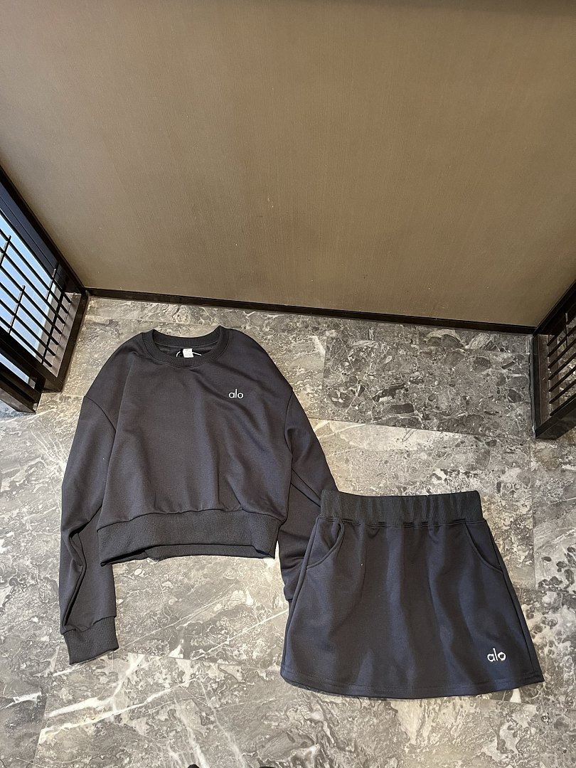 Alo Yoga Accolade Crewneck · LET8 — תמונה 19