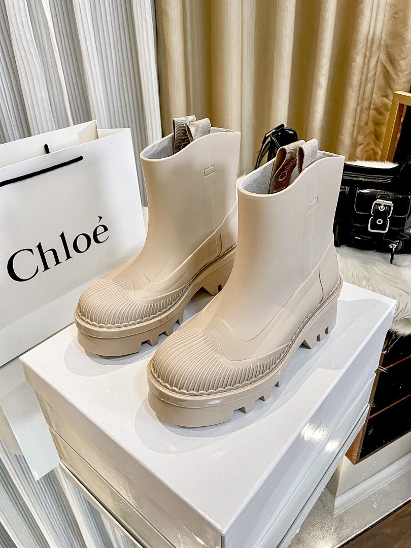 Chloe Betty · Y99C
