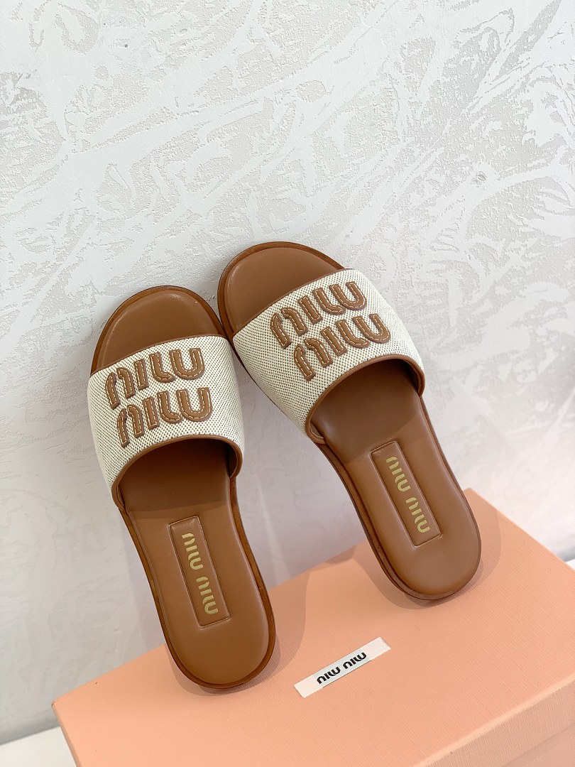 Miu Miu Canvas Logo Slide Sandal · R10J — תמונה 10