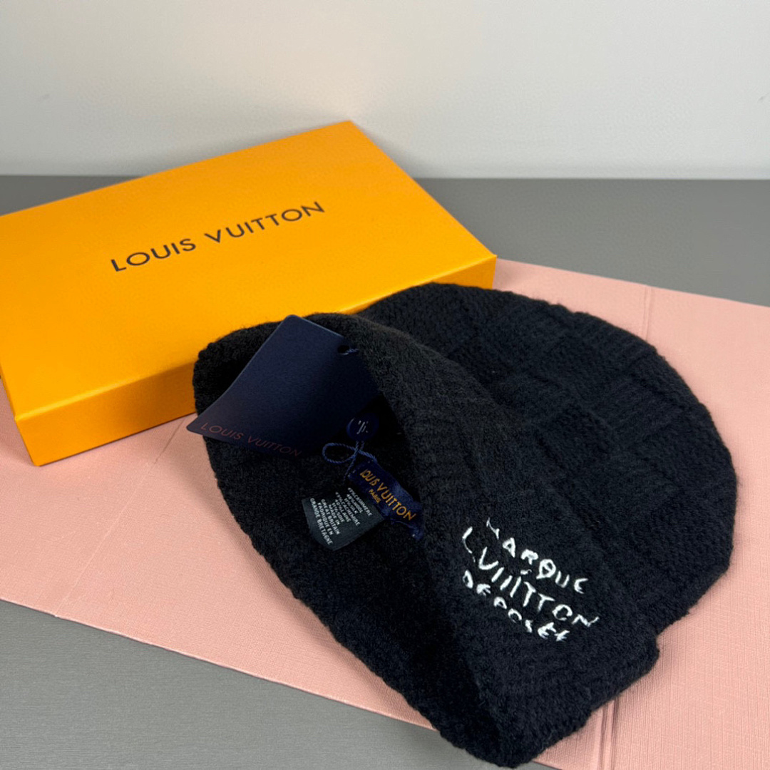 Louis Vuitton Damier Snug Beanie · JYE6 — תמונה 3
