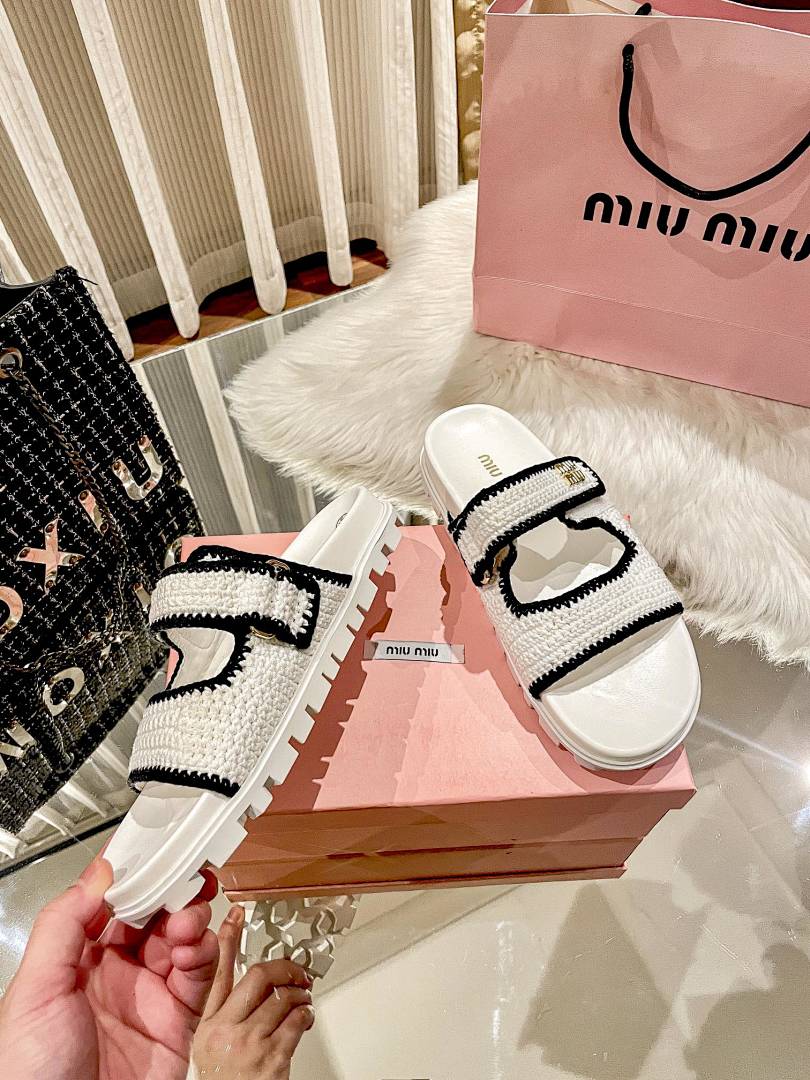 Miu Miu Crochet Slide Sandal · M803 — תמונה 9
