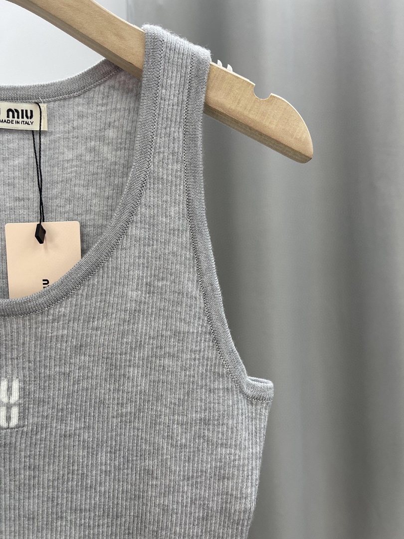 Miu Miu Ribbed Tank Top · P5R1 — תמונה 7