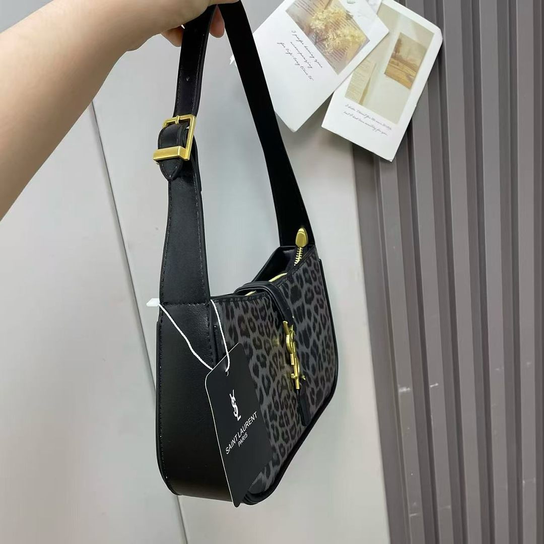 Saint Laurent Le 5 à 7 · Y1BB — תמונה 5
