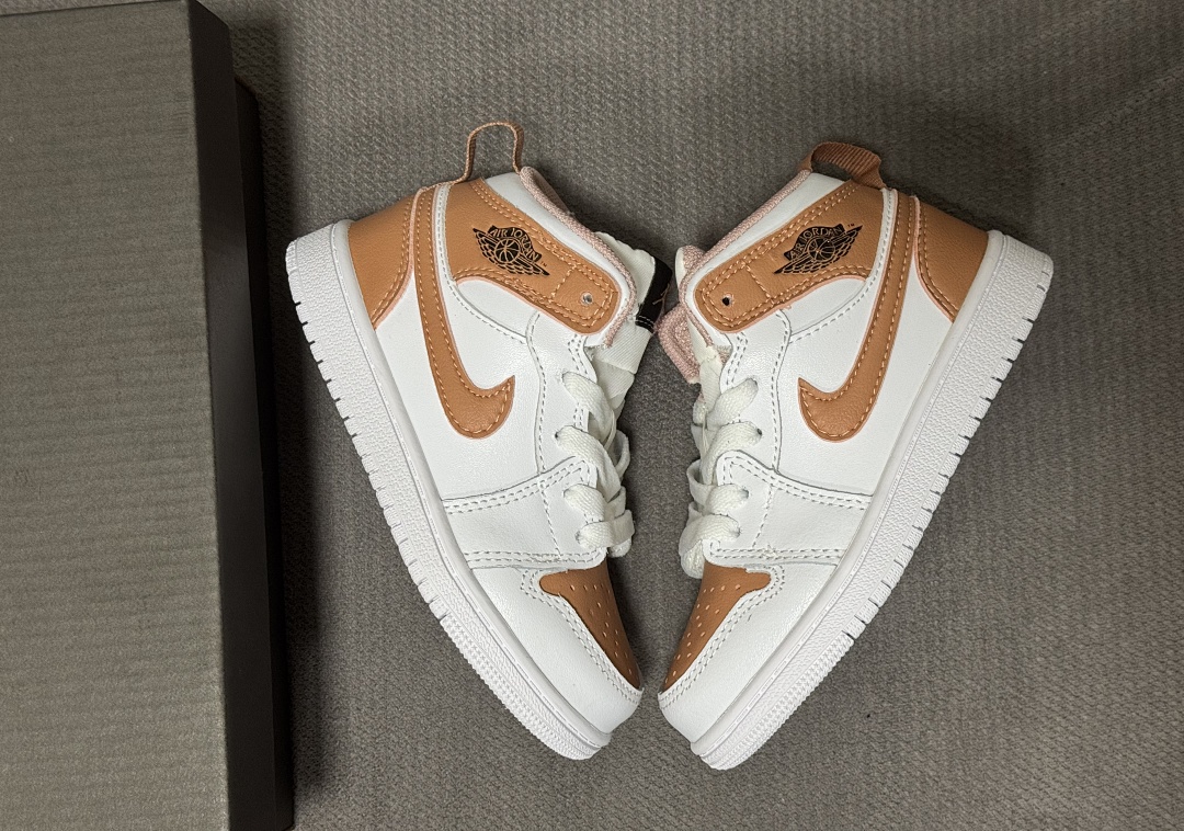 Air Jordan 1 Mid · RK02 — תמונה 3