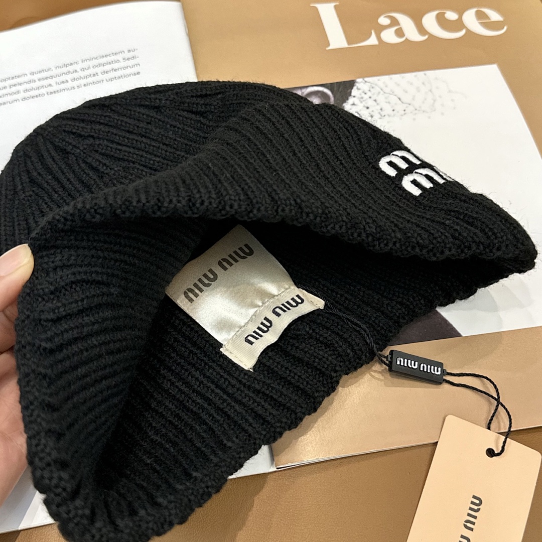 Miu Miu Wool And Cashmere Beanie · JSU8 — תמונה 19