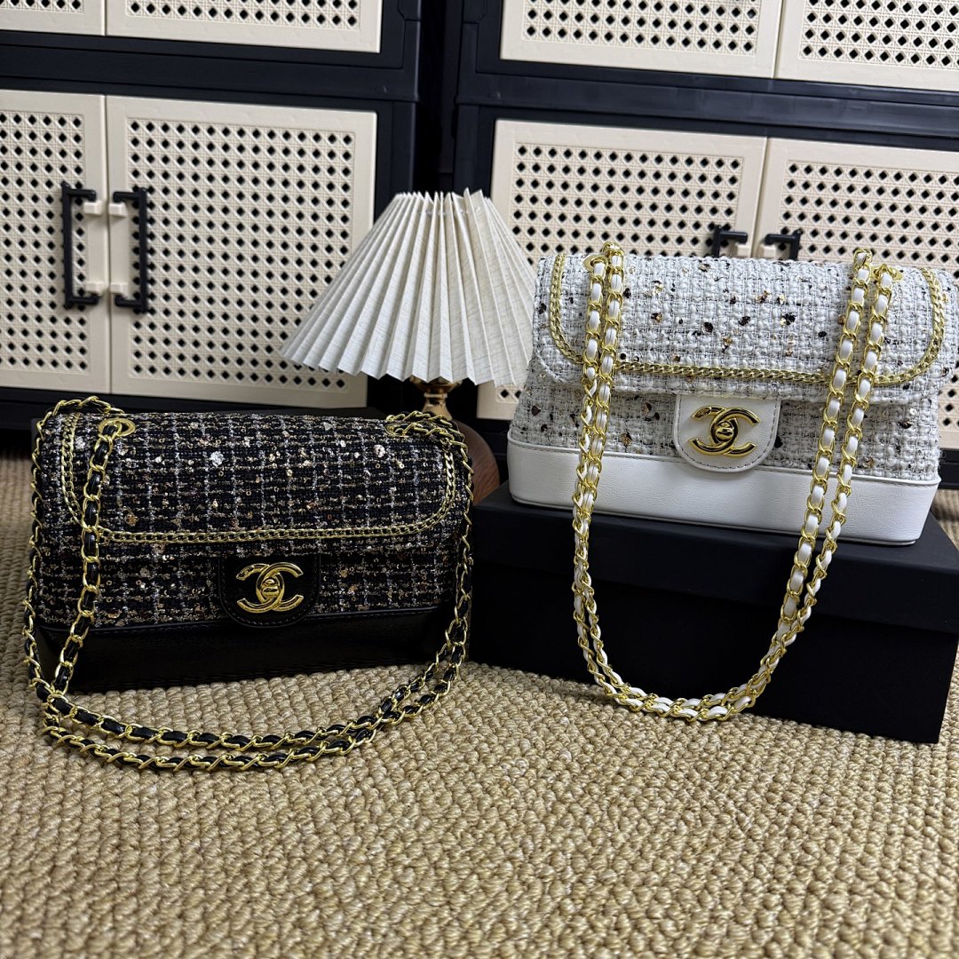 Chanel Tweed Sequin Flap · PTF5
