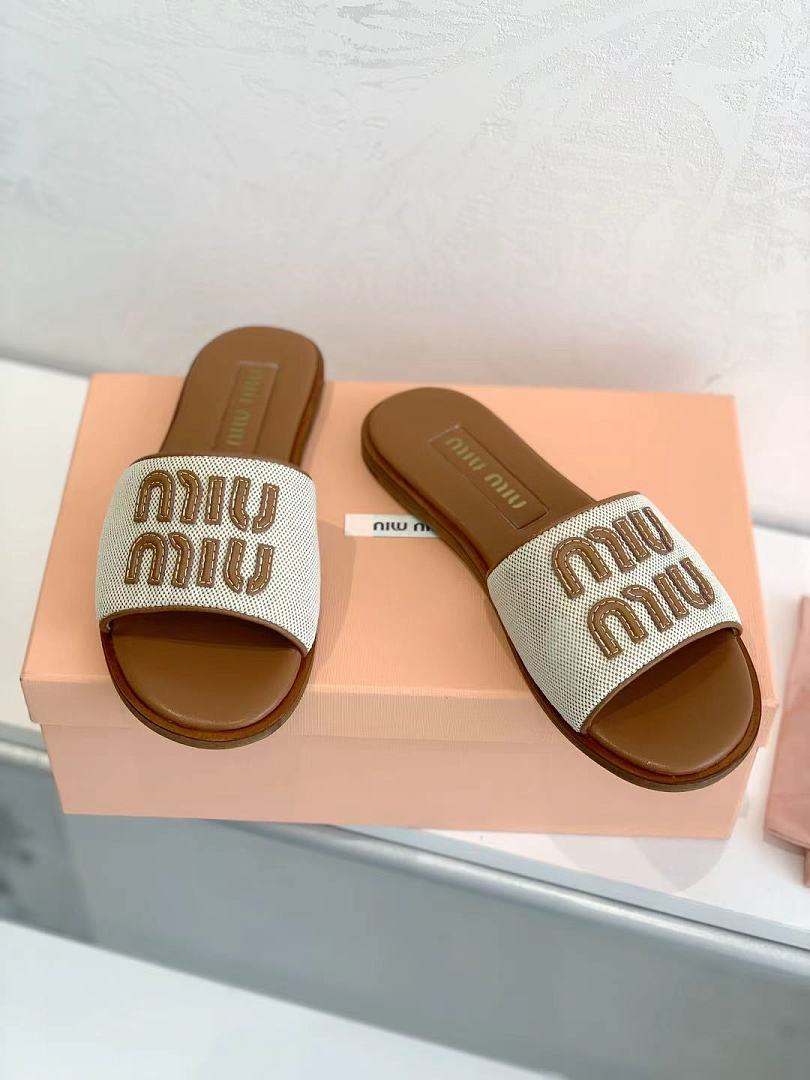 Miu Miu Canvas Logo Slide Sandal · R10J — תמונה 11