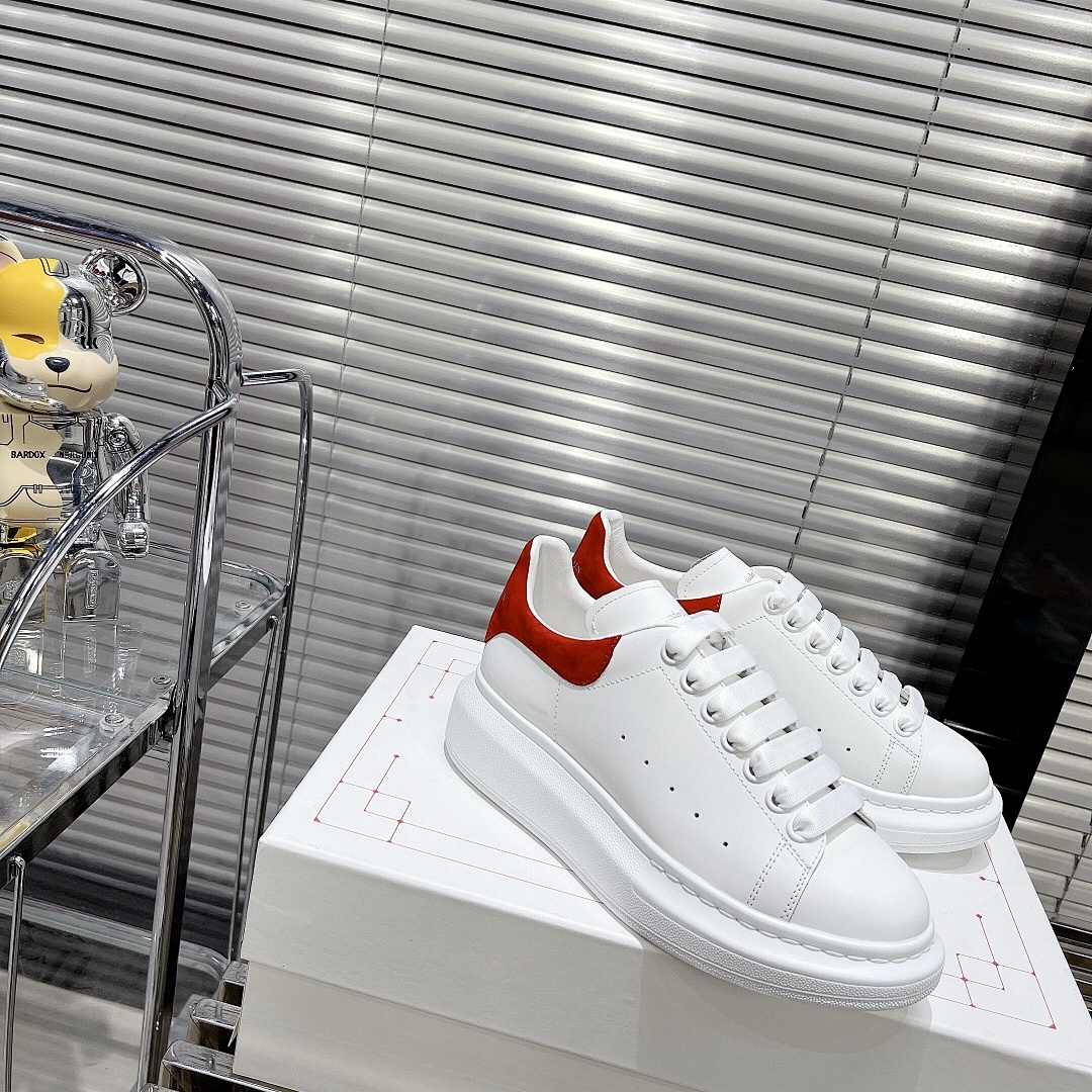 Alexander McQueen Oversized Sneaker · Y161A — תמונה 12