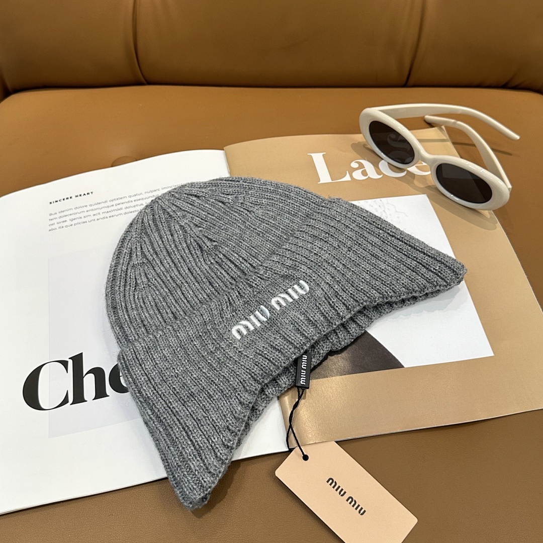 Miu Miu Wool And Cashmere Beanie · JSU8 — תמונה 14