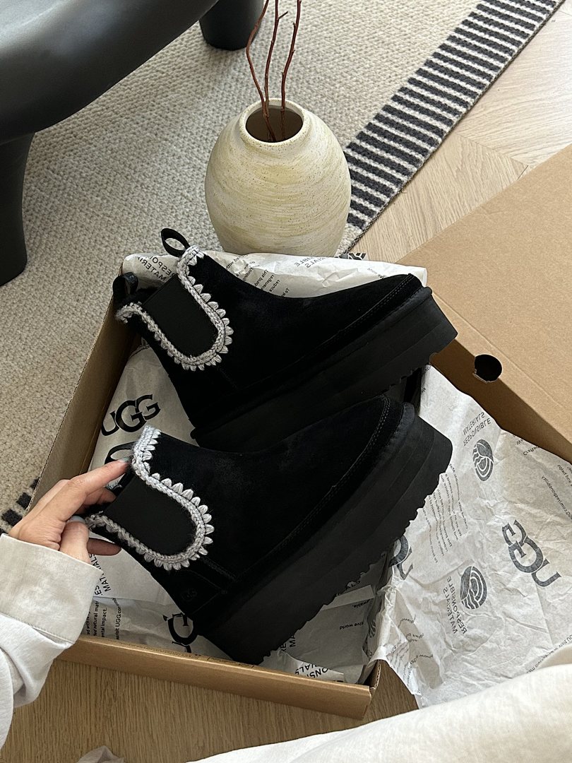 UGG — מגפיים · Y93G — תמונה 8